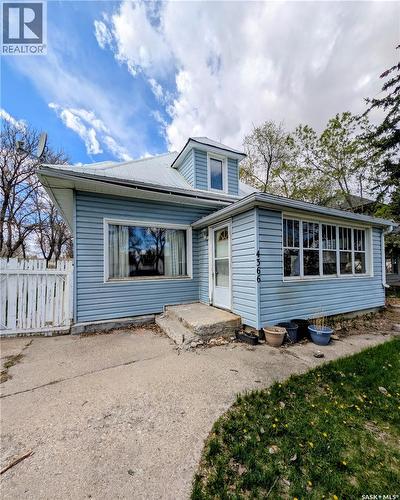 4366 Price Avenue, Gull Lake, SK - Outdoor