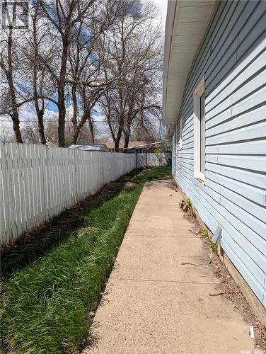 4366 Price Avenue, Gull Lake, SK - Outdoor