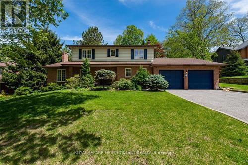 11 FORESTWOOD LANE  Barrie, ON L4N 7S5