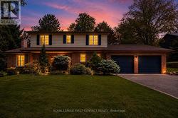 11 FORESTWOOD LANE Barrie, ON L4N 7S5