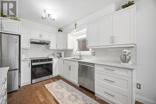 4119 Continental Drive, Burlington, ON - Indoor Photo Showing Kitchen With Stainless Steel Kitchen With Upgraded Kitchen