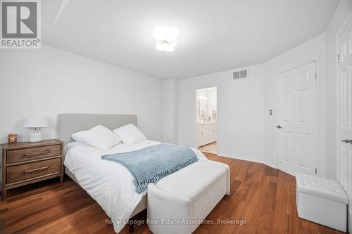 4119 Continental Drive, Burlington, ON - Indoor Photo Showing Bedroom