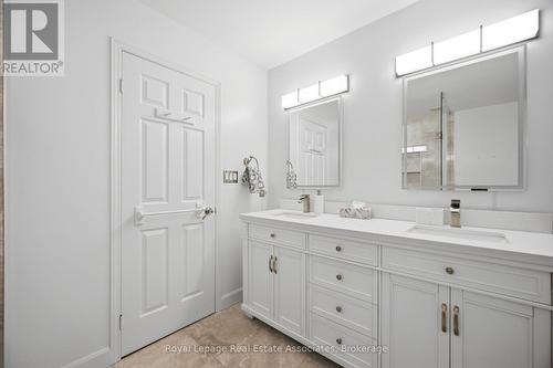 4119 Continental Drive, Burlington, ON - Indoor Photo Showing Bathroom