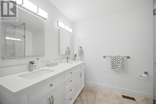 4119 Continental Drive, Burlington, ON - Indoor Photo Showing Bathroom
