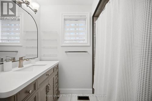 4119 Continental Drive, Burlington, ON - Indoor Photo Showing Bathroom