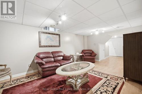 4119 Continental Drive, Burlington, ON - Indoor