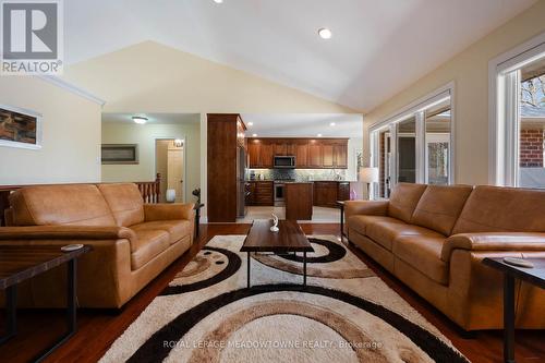 834603 4Th Line Ehs, Mono, ON - Indoor Photo Showing Living Room