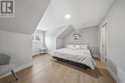Upper level bedroom - 