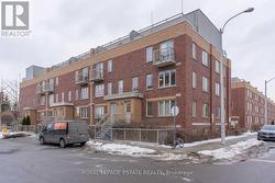 123 - 20 ELSIE LANE  Toronto, ON M6P 3N9