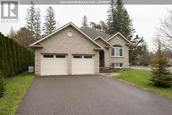 4 Parkdale DR  Sault Ste. Marie, ON P6A 5P8