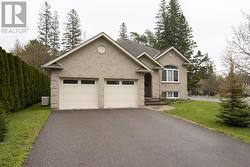4 Parkdale DR  Sault Ste. Marie, ON P6A 5P8