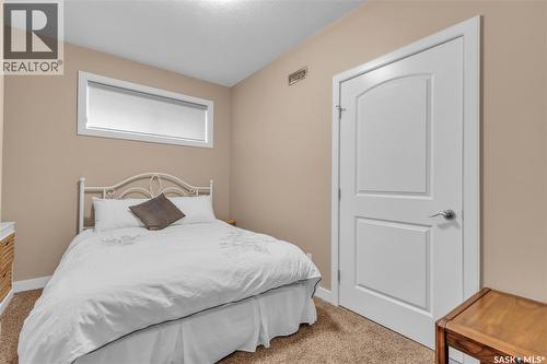 #26 Estates Drive, Elk Ridge, SK - Indoor Photo Showing Bedroom