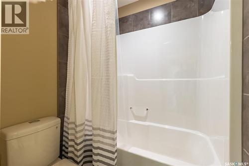 #26 Estates Drive, Elk Ridge, SK - Indoor Photo Showing Bathroom