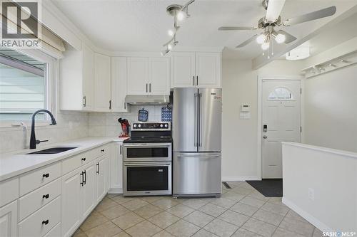 2922 21St Street W, Saskatoon, SK - Indoor Photo Showing Kitchen