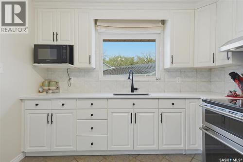 2922 21St Street W, Saskatoon, SK - Indoor Photo Showing Kitchen