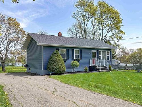 17 Poplar Avenue  Charlottetown, PE C1A 6S8