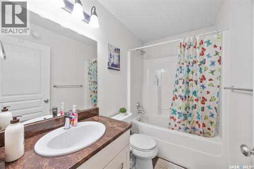 806 Stonebridge Common, Saskatoon, SK - Indoor Photo Showing Bathroom