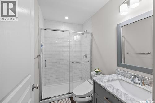 806 Stonebridge Common, Saskatoon, SK - Indoor Photo Showing Bathroom
