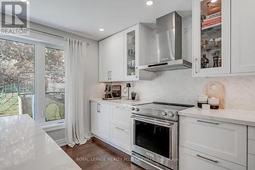 3531 Gallager Drive, Mississauga, ON - Indoor Photo Showing Kitchen With Upgraded Kitchen