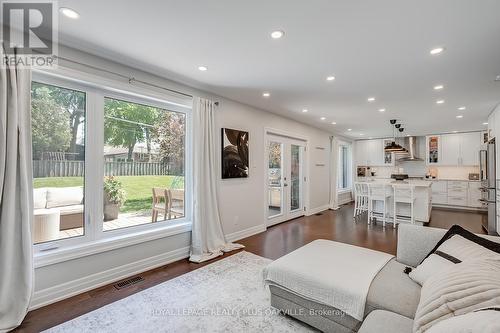 3531 Gallager Drive, Mississauga, ON - Indoor Photo Showing Living Room