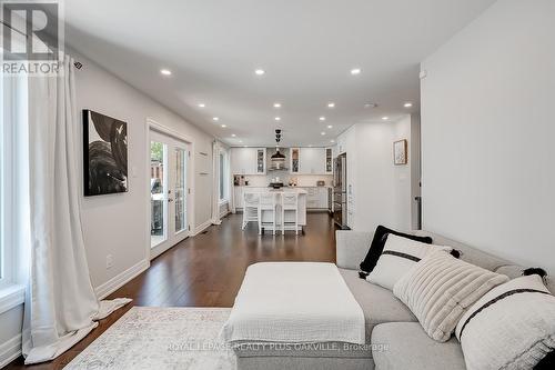 3531 Gallager Drive, Mississauga, ON - Indoor Photo Showing Living Room