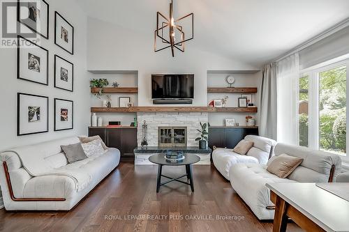 3531 Gallager Drive, Mississauga, ON - Indoor Photo Showing Living Room With Fireplace