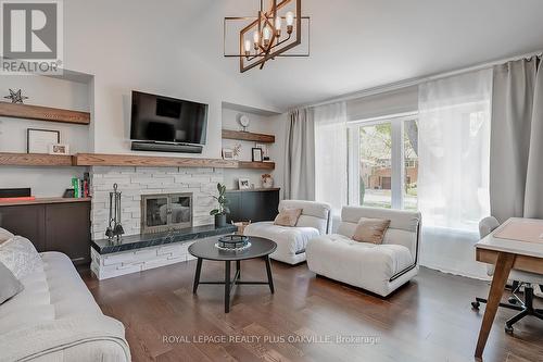 3531 Gallager Drive, Mississauga, ON - Indoor Photo Showing Living Room With Fireplace