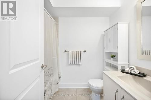 1864 Burnhamthorpe Road E, Mississauga, ON - Indoor Photo Showing Bathroom