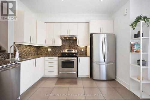 1864 Burnhamthorpe Road E, Mississauga, ON - Indoor Photo Showing Kitchen With Upgraded Kitchen