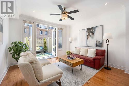 1864 Burnhamthorpe Road E, Mississauga, ON - Indoor Photo Showing Living Room
