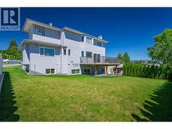 Spacious backyard - 