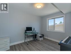 Additional bedroom on the main floor - 