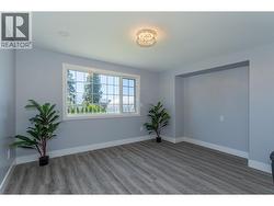Bright dining area - 