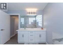 Primary bedroom en-suite on the upper level - 