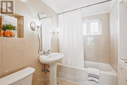 Upper 4 piece bathroom - 