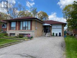 16 CHRYSLER CRESCENT Toronto, ON M1R 2L8
