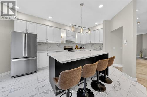 154 Thicket Crescent, Pickering, ON - Indoor Photo Showing Kitchen With Upgraded Kitchen