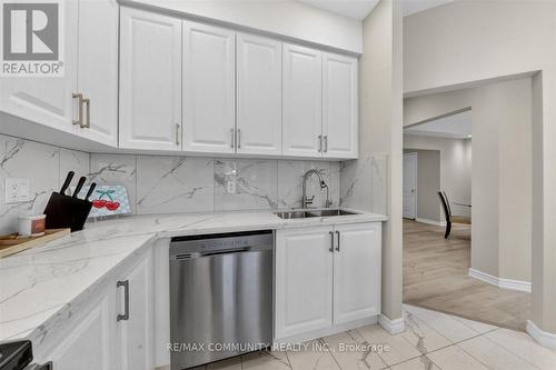 154 Thicket Crescent, Pickering, ON - Indoor Photo Showing Kitchen