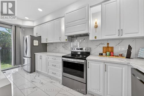 154 Thicket Crescent, Pickering, ON - Indoor Photo Showing Kitchen