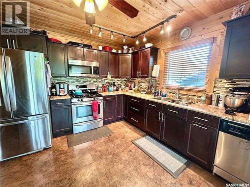 10 Hillview Drive, Tobin Lake, SK - Indoor Photo Showing Kitchen With Upgraded Kitchen
