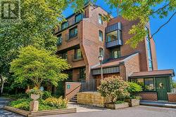 10 - 135 SPRINGFIELD AVENUE  Ottawa, ON K1M 1C5
