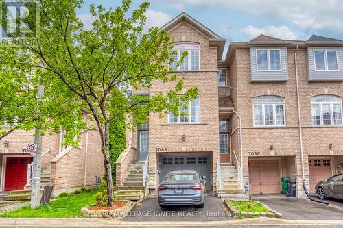 7086 Fairmeadow Crescent, Mississauga, ON - Outdoor With Facade