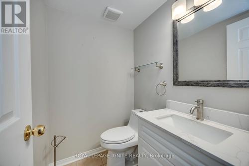 7086 Fairmeadow Crescent, Mississauga, ON - Indoor Photo Showing Bathroom