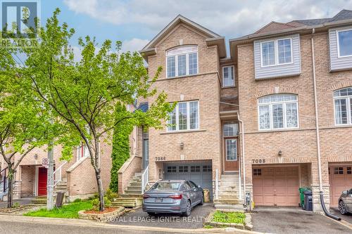 7086 Fairmeadow Crescent, Mississauga, ON - Outdoor With Facade