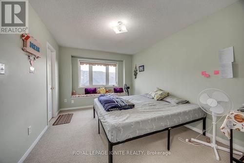 7086 Fairmeadow Crescent, Mississauga, ON - Indoor Photo Showing Bedroom