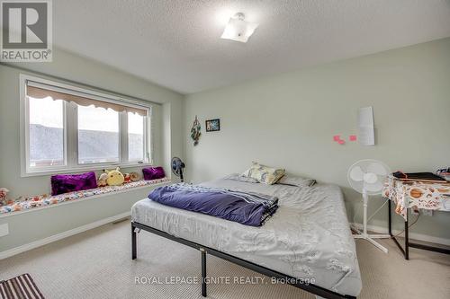 7086 Fairmeadow Crescent, Mississauga, ON - Indoor Photo Showing Bedroom