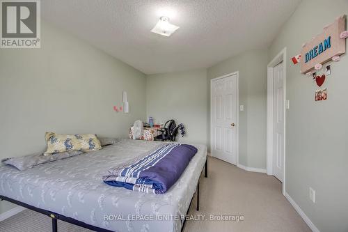 7086 Fairmeadow Crescent, Mississauga, ON - Indoor Photo Showing Bedroom