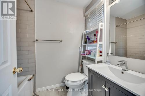 7086 Fairmeadow Crescent, Mississauga, ON - Indoor Photo Showing Bathroom