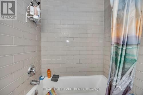 7086 Fairmeadow Crescent, Mississauga, ON - Indoor Photo Showing Bathroom