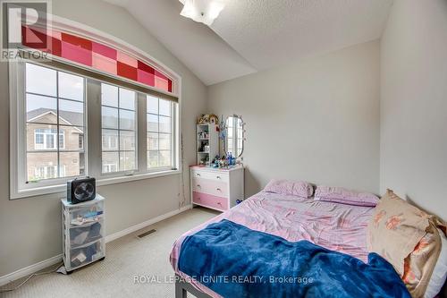 7086 Fairmeadow Crescent, Mississauga, ON - Indoor Photo Showing Bedroom